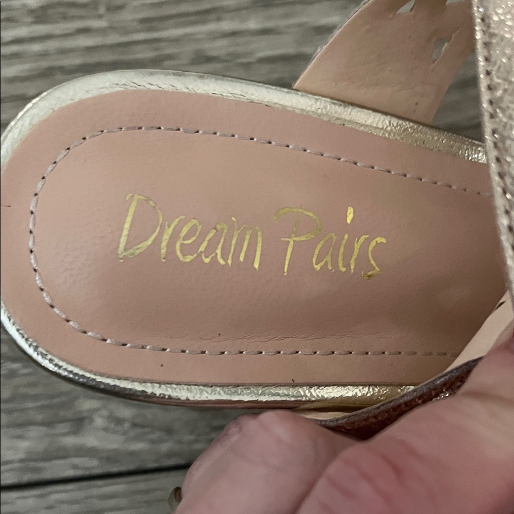 Dream Pairs Women's Gold and Pink Sandals - Picture 2 of 4